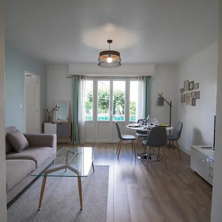 アパート Appartement Pau ポー